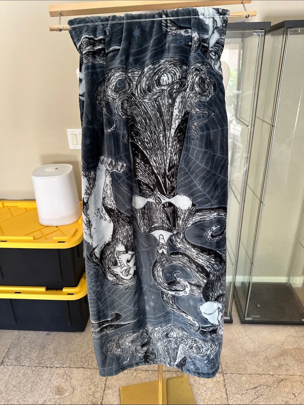Disney Villains Plush Throw Blanket - Black & Gray
